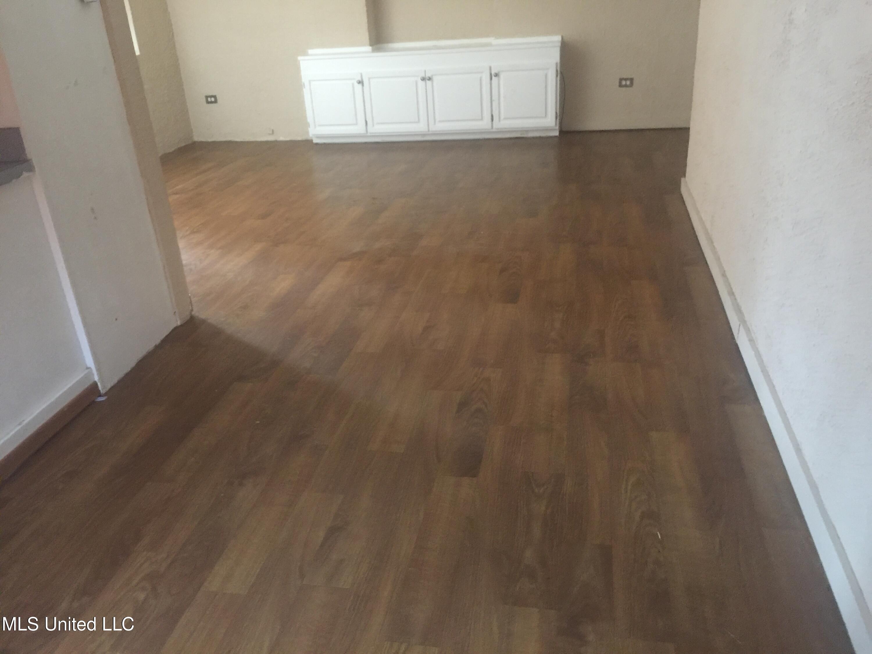 2758 East Benwood Drive Jackson, MS 39204 - Photo 2 of 10 benwood from kitchen to entertainment ce