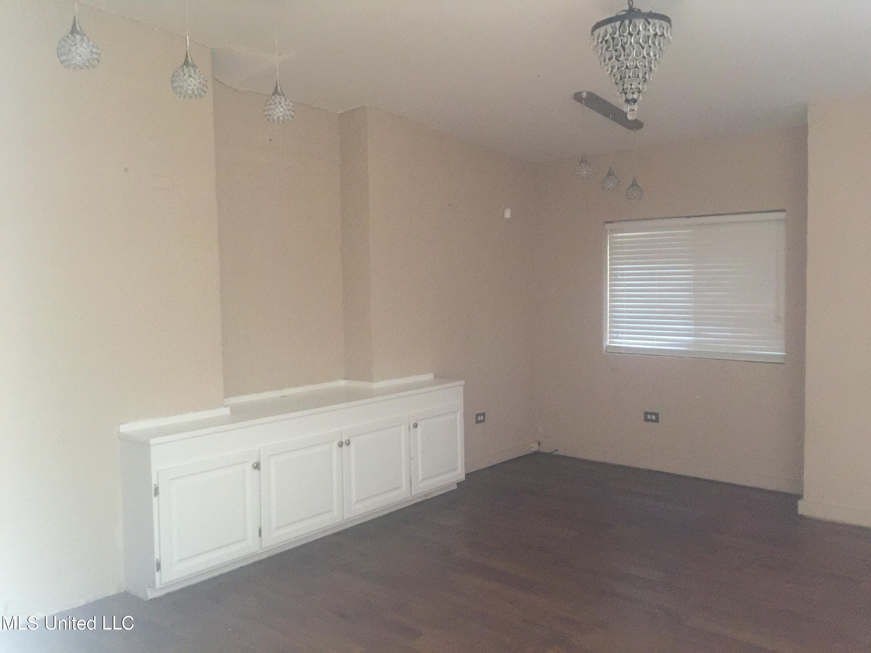 2758 East Benwood Drive Jackson, MS 39204 - Photo 3 of 10 Benwood entertainment center