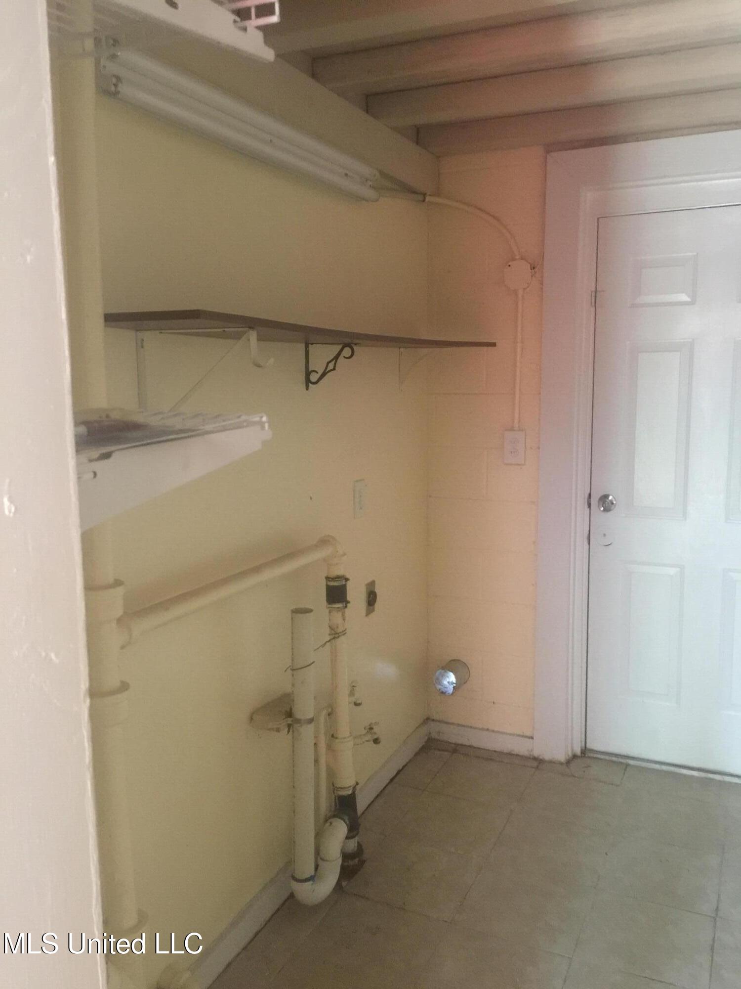 2758 East Benwood Drive Jackson, MS 39204 - Photo 8 of 10 Benwood utility room