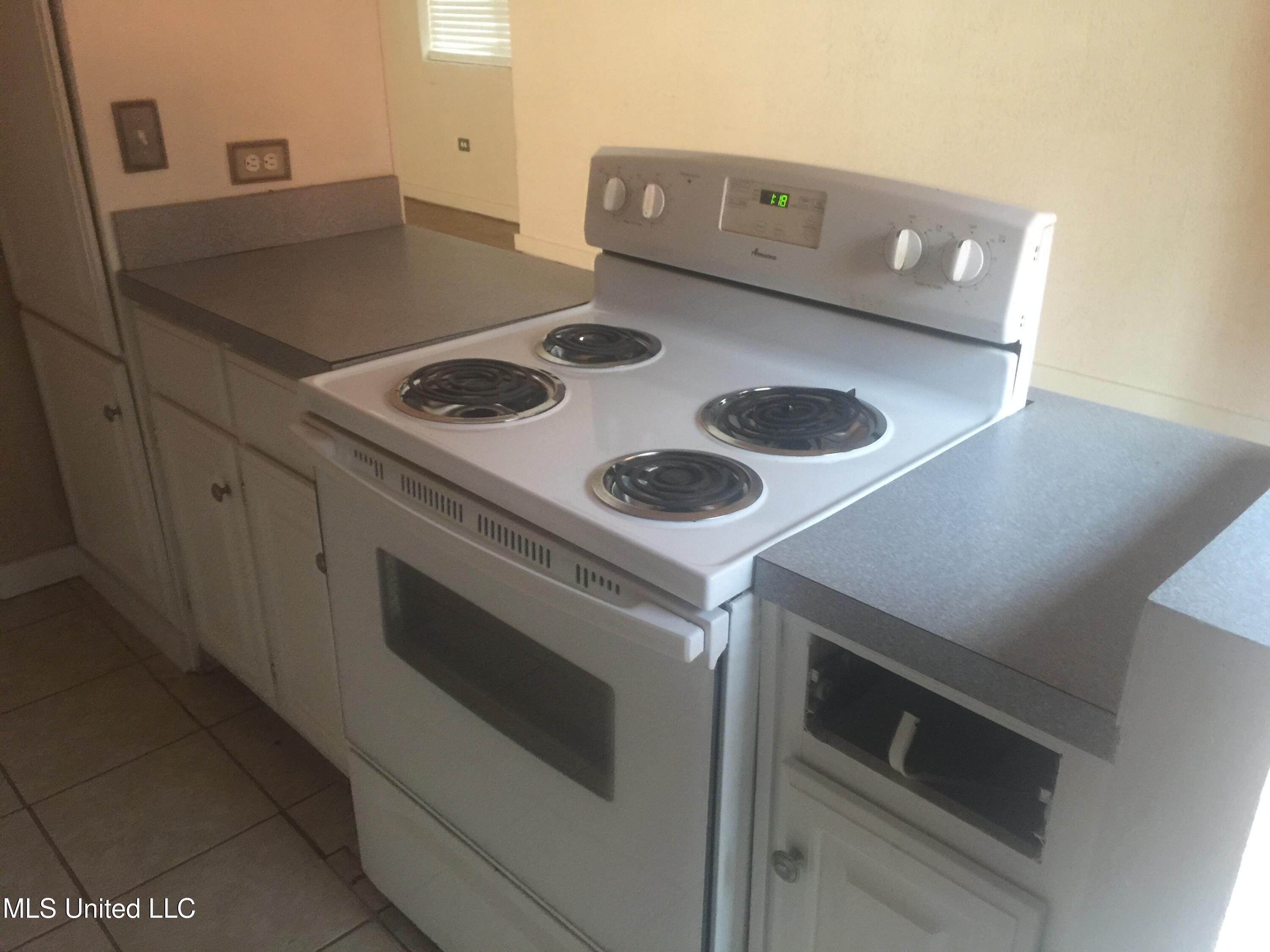 2758 East Benwood Drive Jackson, MS 39204 - Photo 9 of 10 Benwood stove