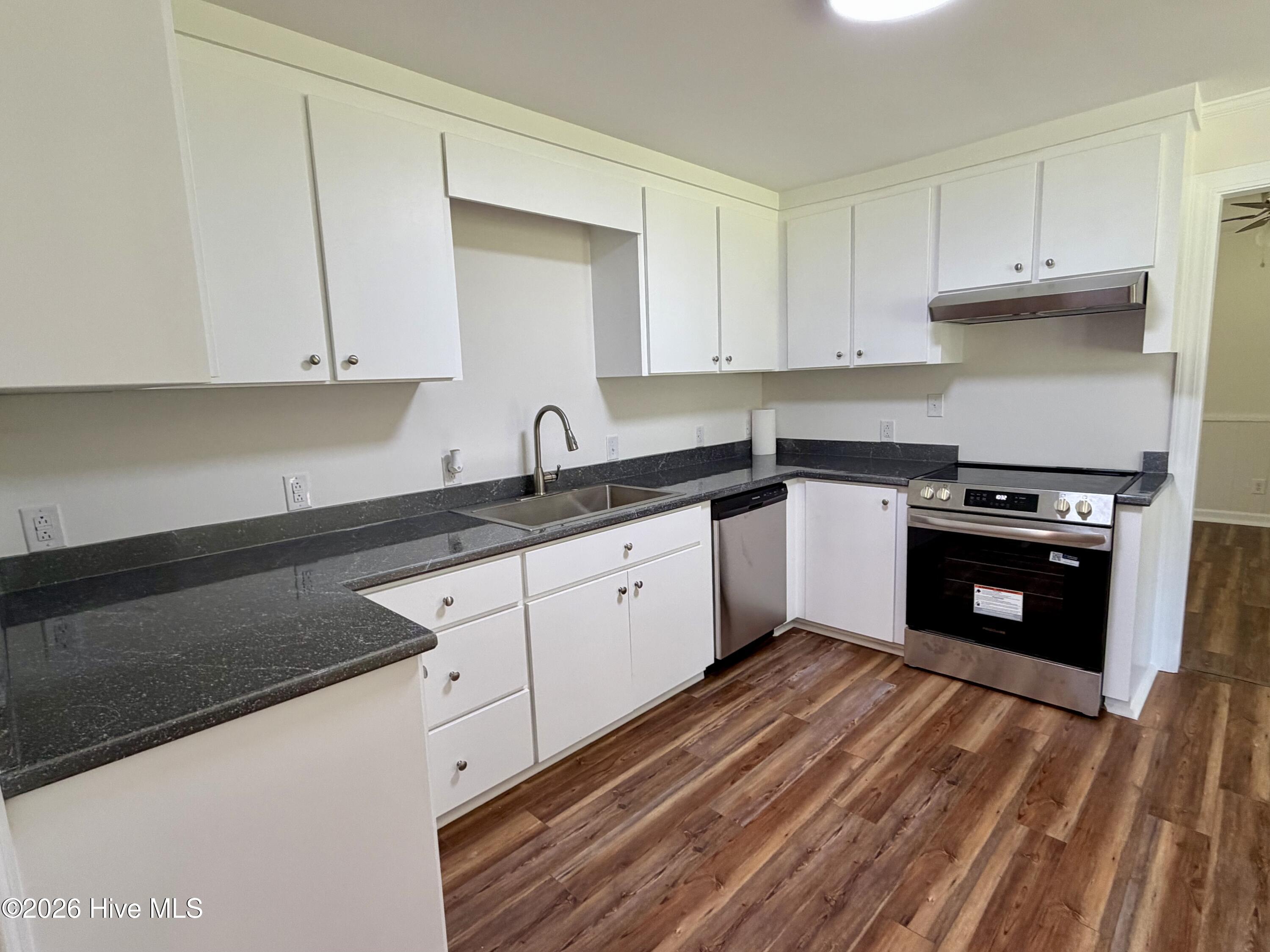 2443 Creekside Road Kinston, NC 28504 - Photo 13 of 60