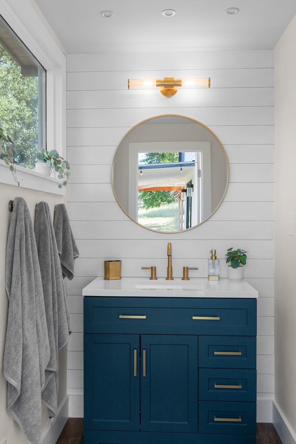 14883 Vaira Ranch Road Drytown, CA 95699 - Photo 16 of 60 Modern bathroom