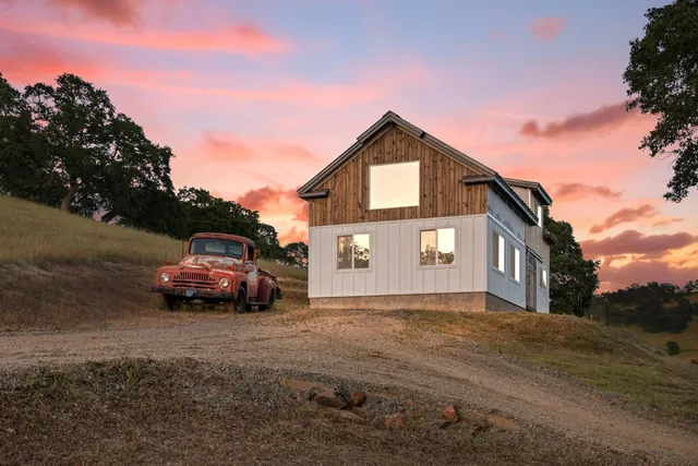 a view of a car in front of house