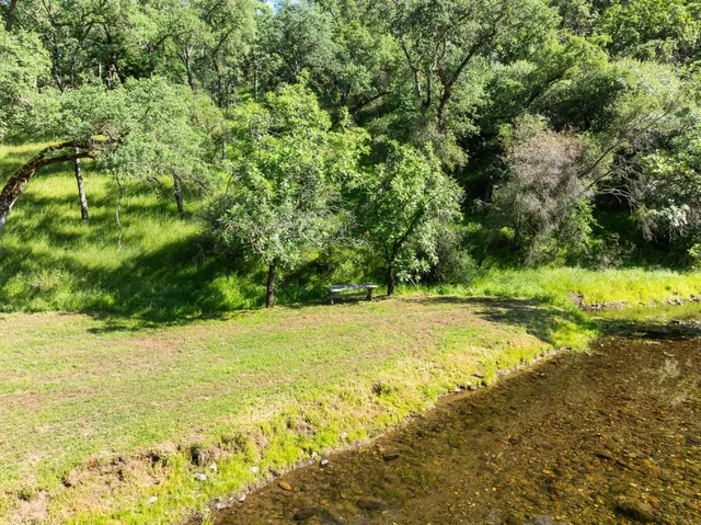 a view of entryway with a front door