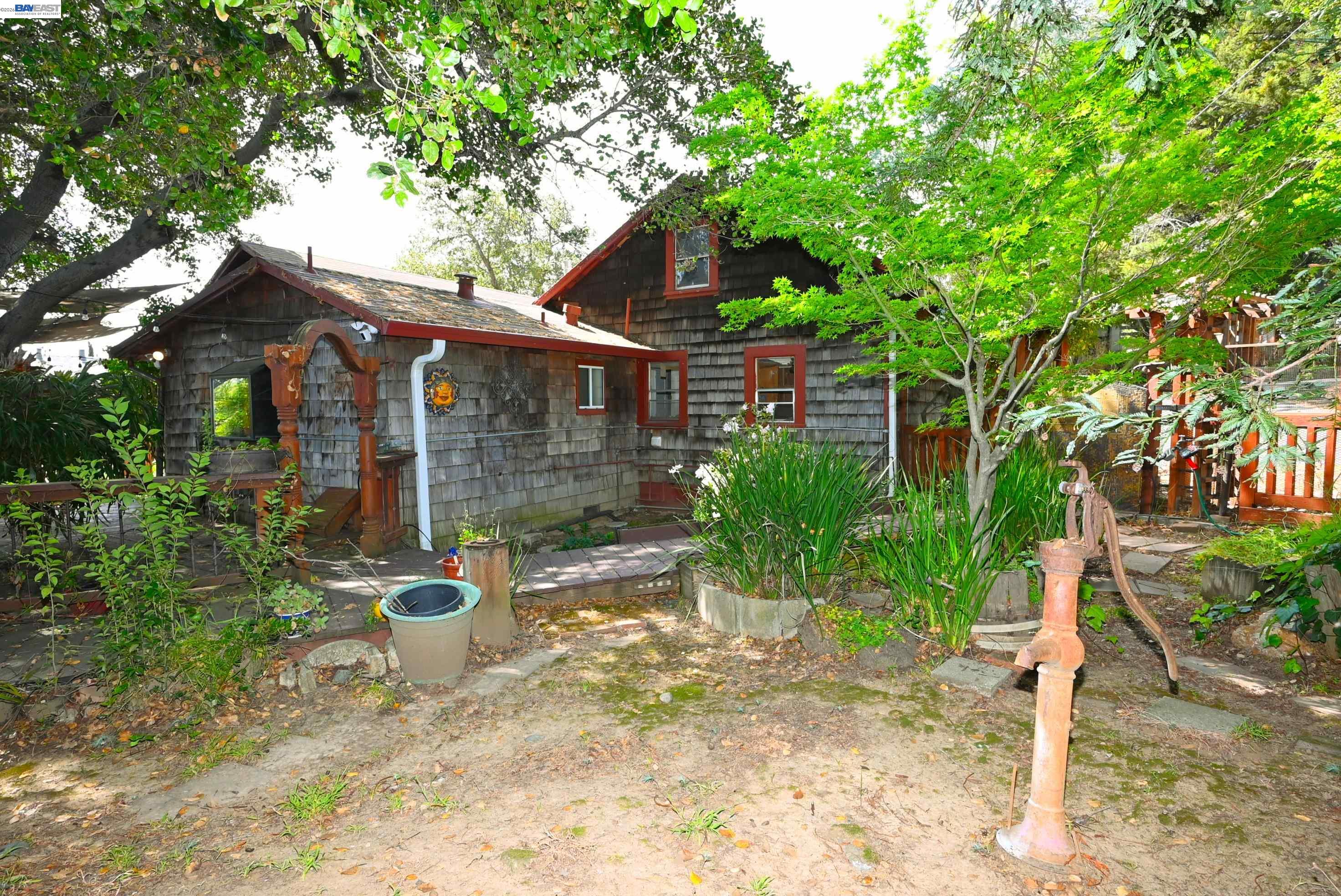 4199 Seven Hills Road Castro Valley, CA 94546 - Photo 4 of 37