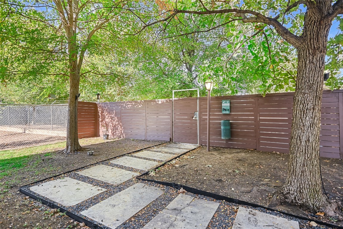 1702 South Lamar Boulevard, Unit 22 Austin, TX 78704 - Photo 28 of 30 a view of a backyard