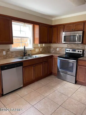 $1,400 | 205 West Monroe Street, Unit A, Broussard, LA 70518