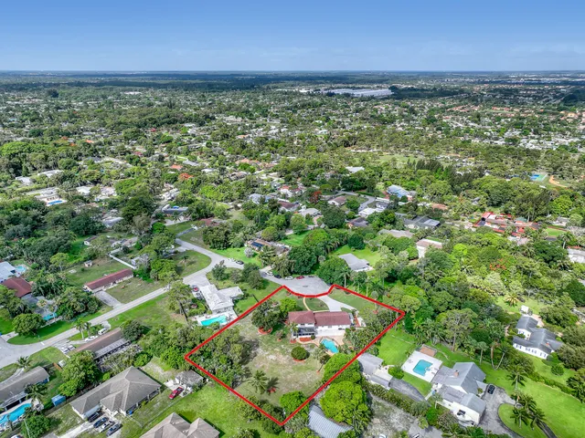 $899,000 | 852 Palo Verde Court, Haverhill, FL 33415