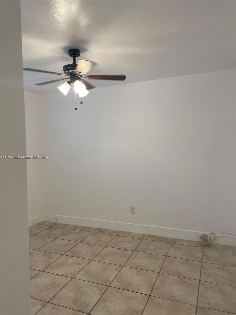 527 Southwest 10th Street, Unit 3 Miami, FL 33130 - Photo 6 of 10 en empty room with white walls