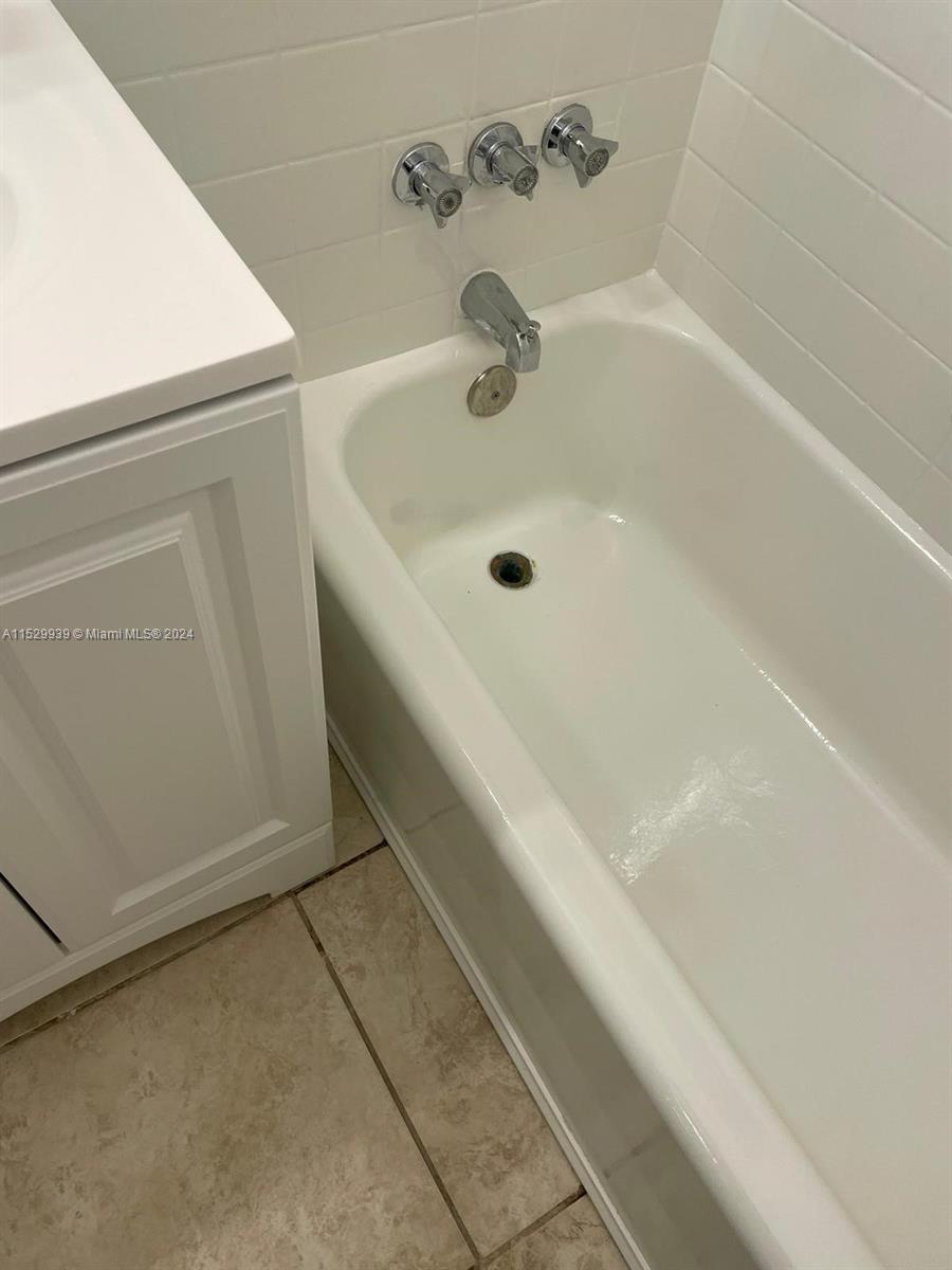 527 Southwest 10th Street, Unit 3 Miami, FL 33130 - Photo 9 of 10 a bathroom with a bathtub