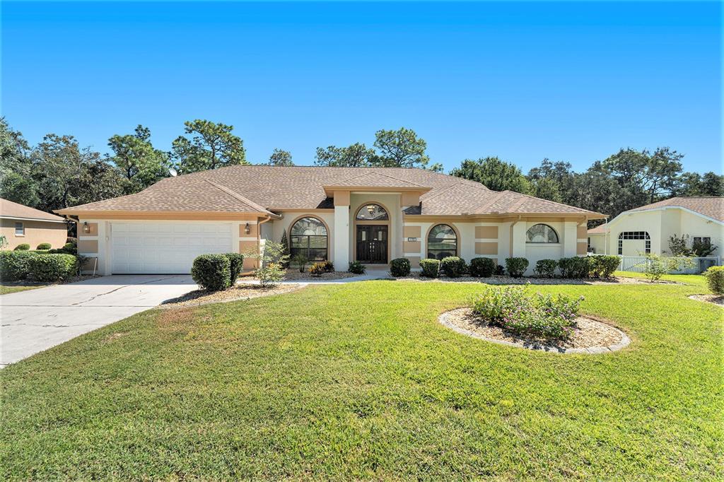 175 Pine Street Homosassa, FL 34446 - Photo 2 of 27 a front view of a house with a yard