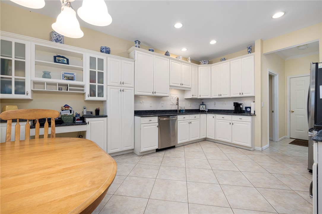 217 Rolling Hill Road, Unit 217 Portsmouth, RI 02871 - Photo 5 of 49