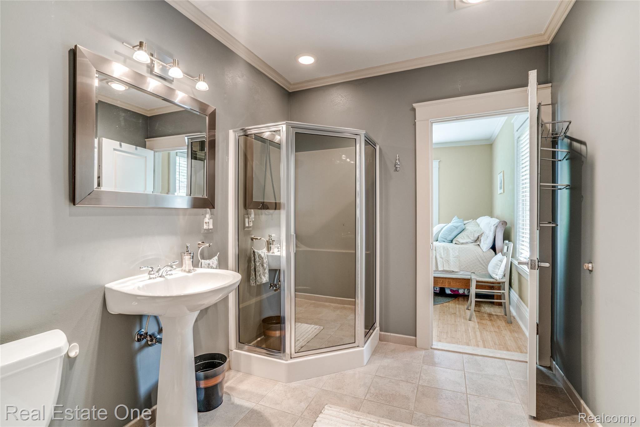 608 7th Street Rochester, MI 48307 - Photo 30 of 50 Interiors (26 of 40).jpg