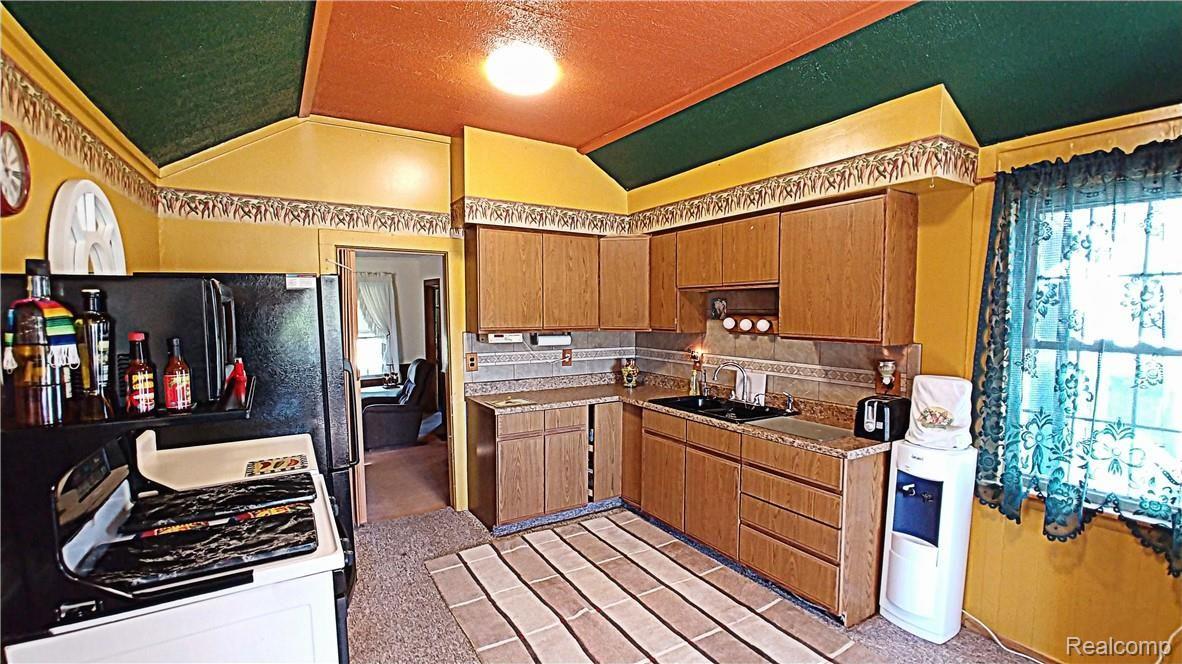 16075 Arnold Road Gregory, MI 48137 - Photo 20 of 54 3b Kitchen off living room.jpg