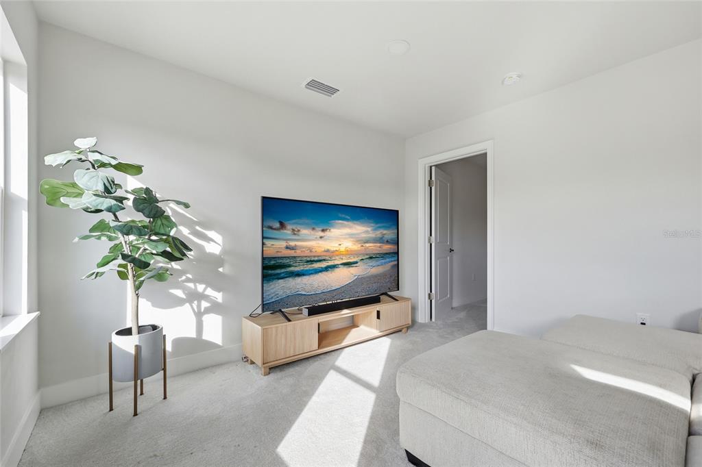 534 Southwest 145th Drive Newberry, FL 32669 - Photo 27 of 38 a living room with furniture and a flat screen tv