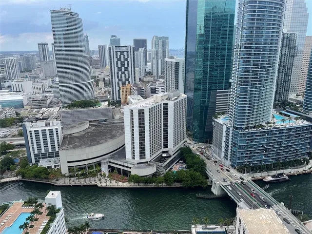 $685,000 | 55 Southeast 6th Street, Unit PH4307, Miami, FL 33131