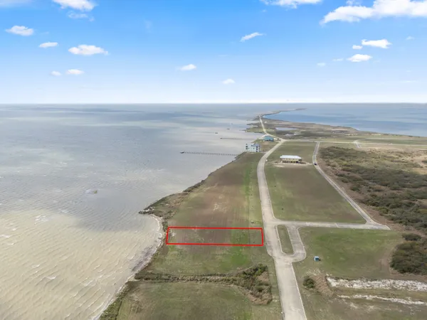 $185,000 | 3305 Bay Pt Drive, Palacios, TX 77465