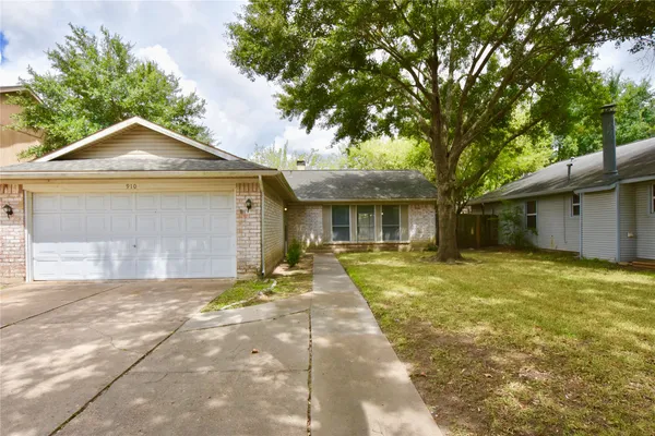 $1,825 | 910 Golden W Drive, Katy, TX 77450