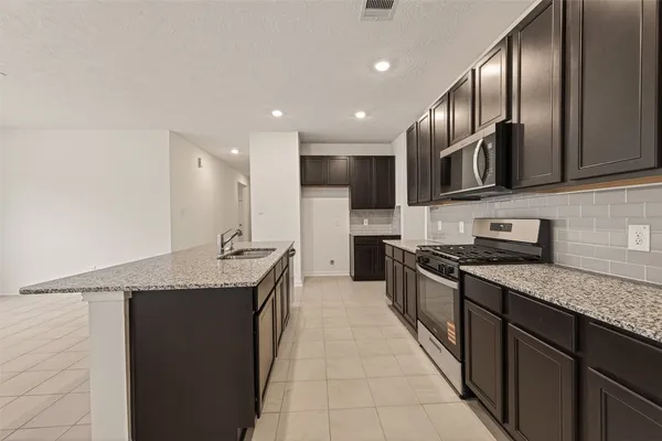 $1,950 | 814 Mustang Rdg Terrace, Magnolia, TX 77354