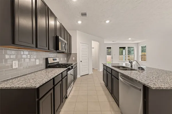 $1,950 | 814 Mustang Rdg Terrace, Magnolia, TX 77354