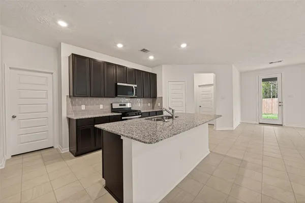 $1,950 | 814 Mustang Rdg Terrace, Magnolia, TX 77354