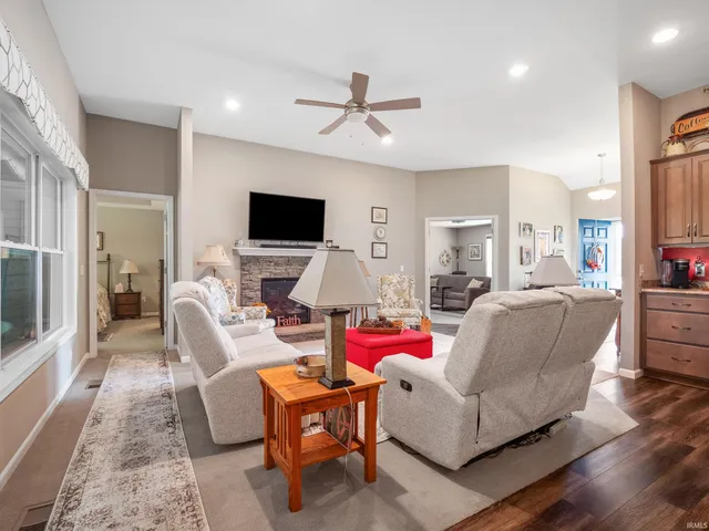 $364,900 | 10801 Fenton Cove, Roanoke, IN 46783