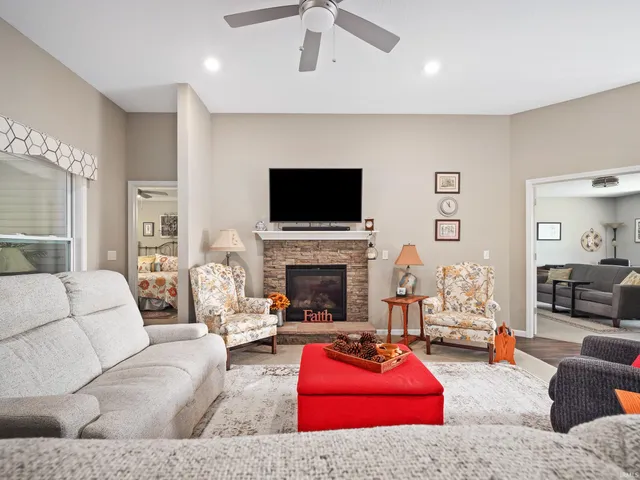 $364,900 | 10801 Fenton Cove, Roanoke, IN 46783