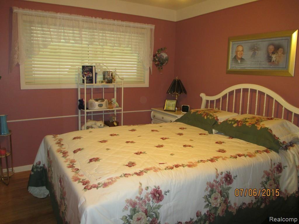 24520 Kelly Road Eastpointe, MI 48021 - Photo 19 of 37 IMG_0706.jpg