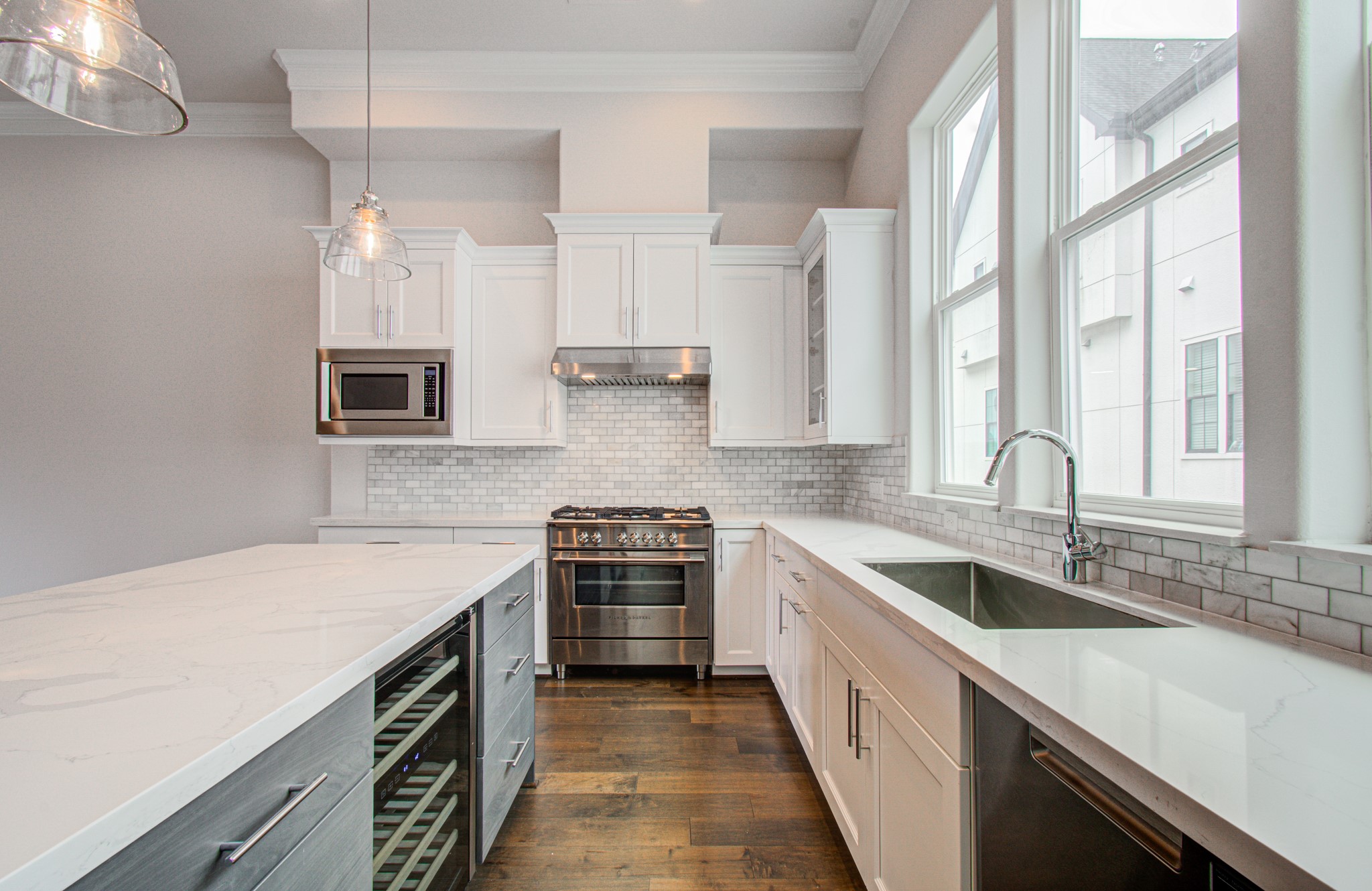 9532 London Bridge Station Houston, TX 77045 - Photo 19 of 43 Upgraded Kitchen