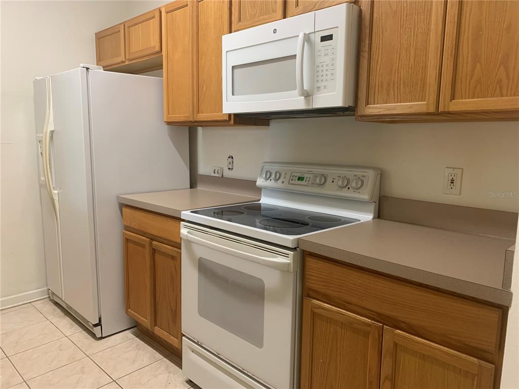 13500 Turtle Marsh Loop, Unit 837 Orlando, FL 32837 - Photo 8 of 30 a utility room with dryer and washer