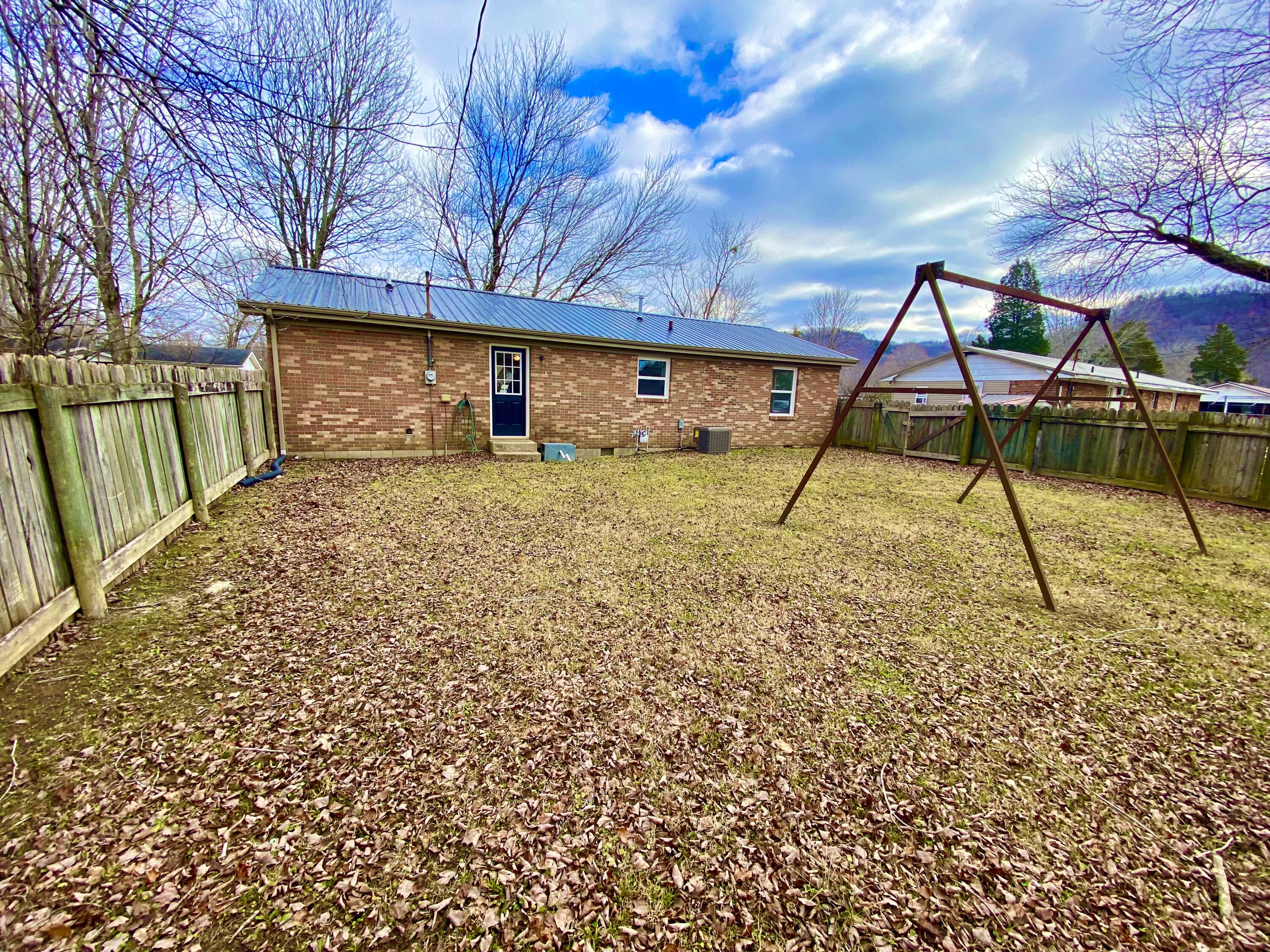 211 Airport Road Stanton, KY 40380 - Photo 2 of 16 IMG_4479