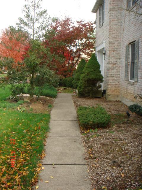 3232 Regal Road Bethlehem, PA 18020 - Photo 4 of 50 Gallery Image 4
