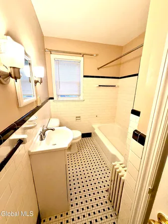 $1,450 | 2224 Crescent Road, Unit 4, Niskayuna, NY 12309