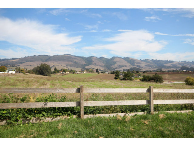 561 Lakeview Road Watsonville, CA 95076 - Photo 16 of 21 a view of an ocean and a mountain
