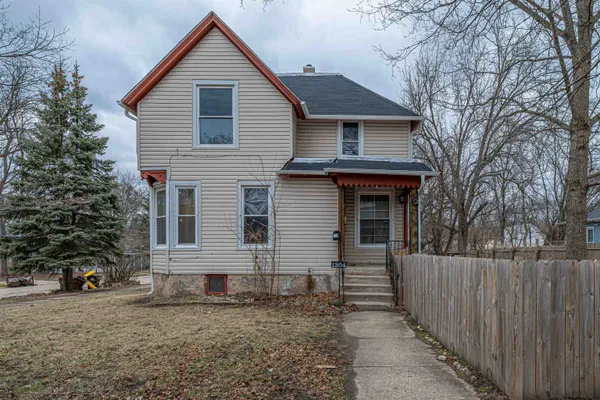 $179,900 | 1304 Benton Street, Rockford, IL 61107
