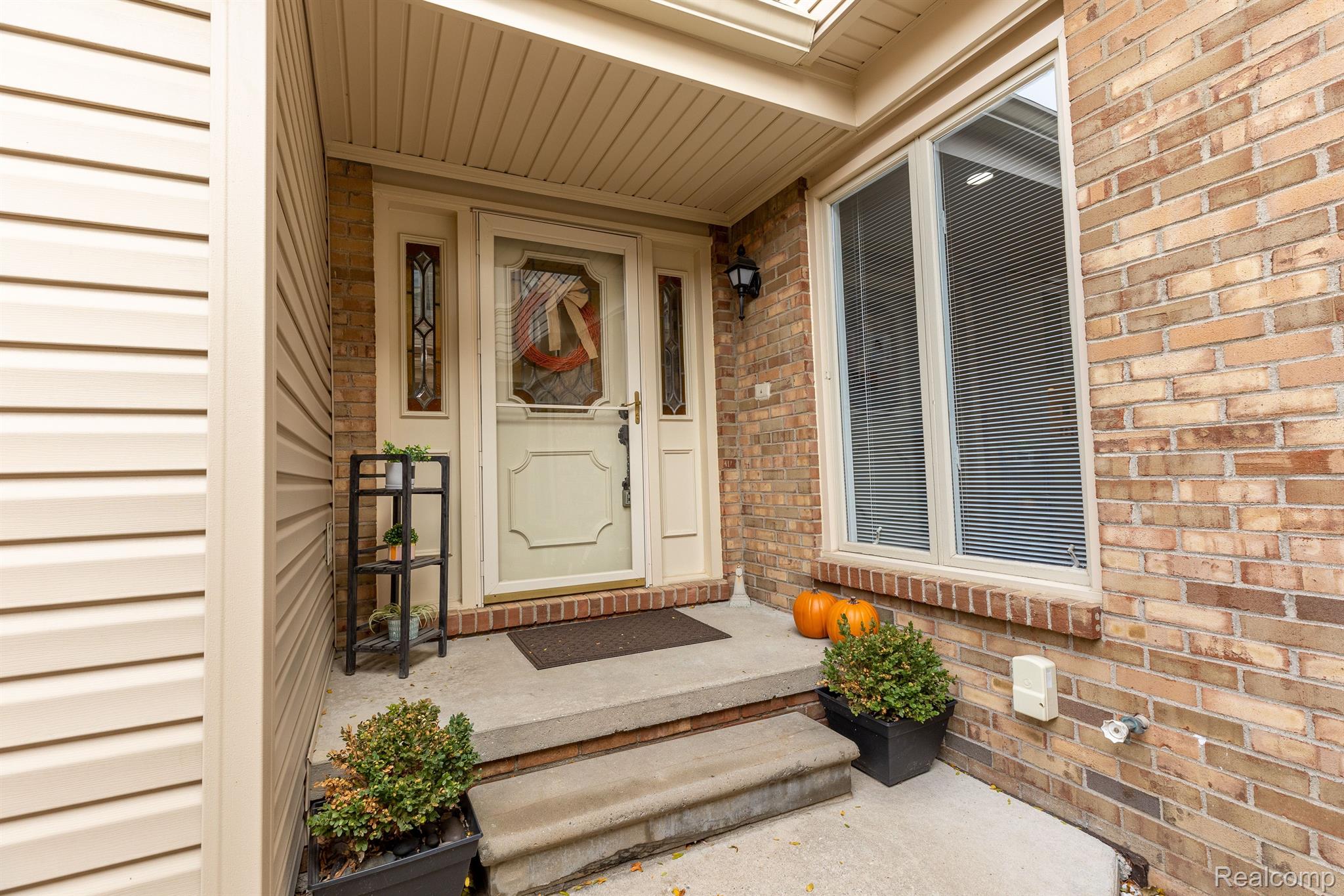970 Golfview Court Rochester, MI 48307 - Photo 1 of 49 Welcome to Knolls South!