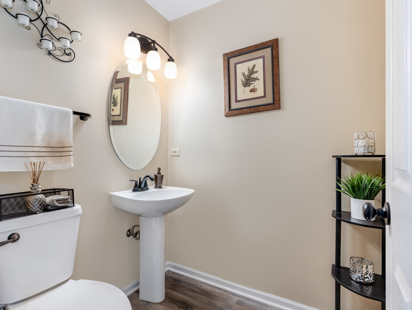 3419 Lake Side Circle Joliet, IL 60431 - Photo 16 of 26 a bathroom with a sink a mirror and vanity