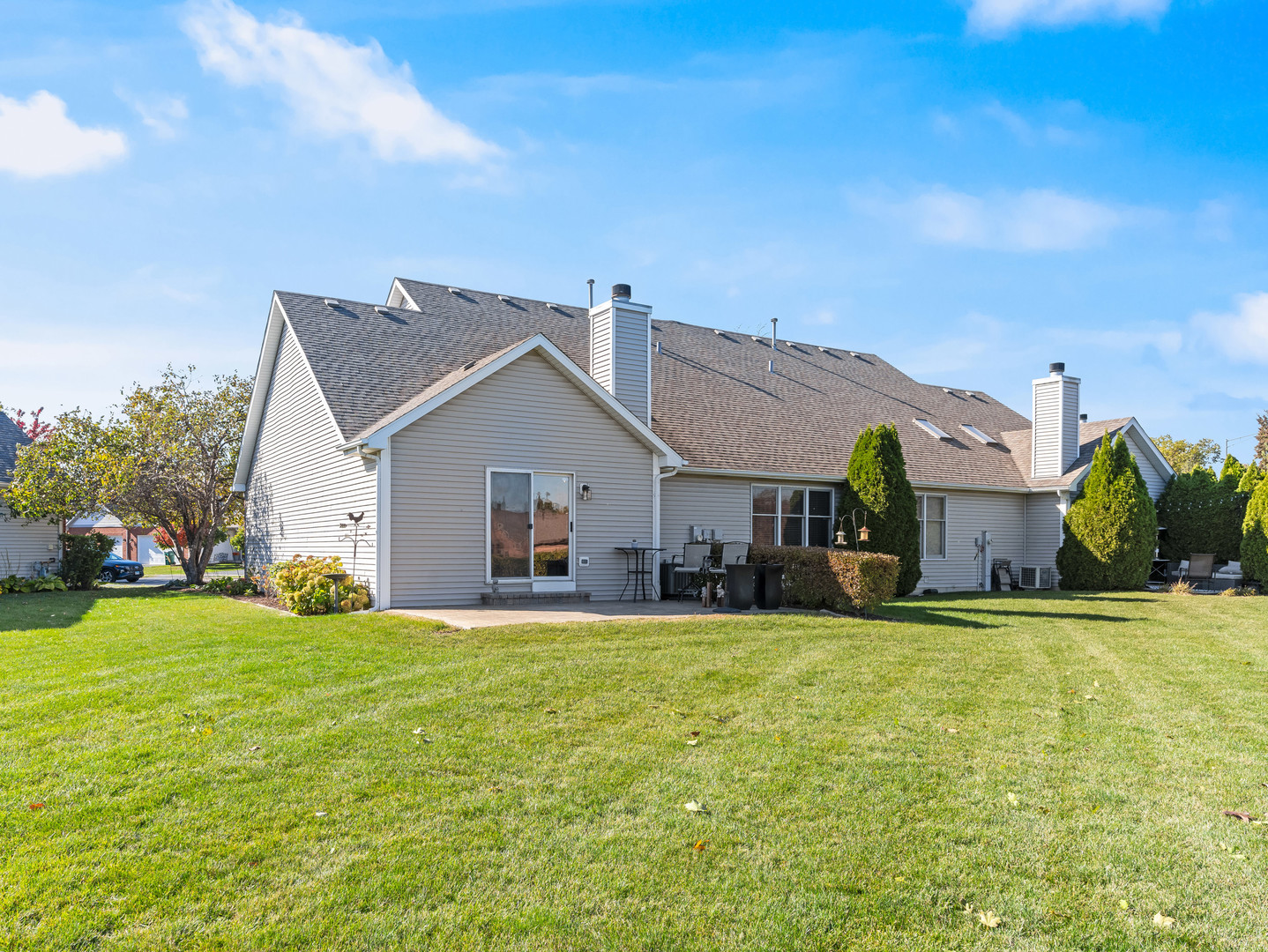 3419 Lake Side Circle Joliet, IL 60431 - Photo 4 of 26 a view of a house with a yard and garage