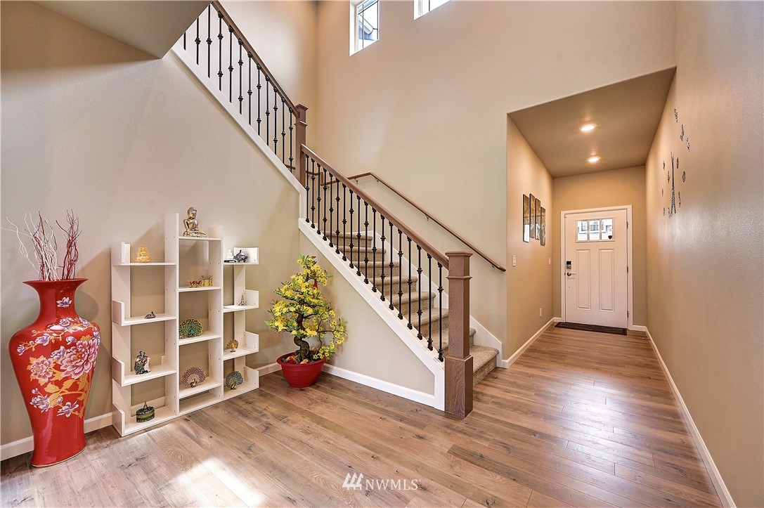 13712 Southeast 185th Way Renton, WA 98058 - Photo 2 of 24 Gallery Image 2