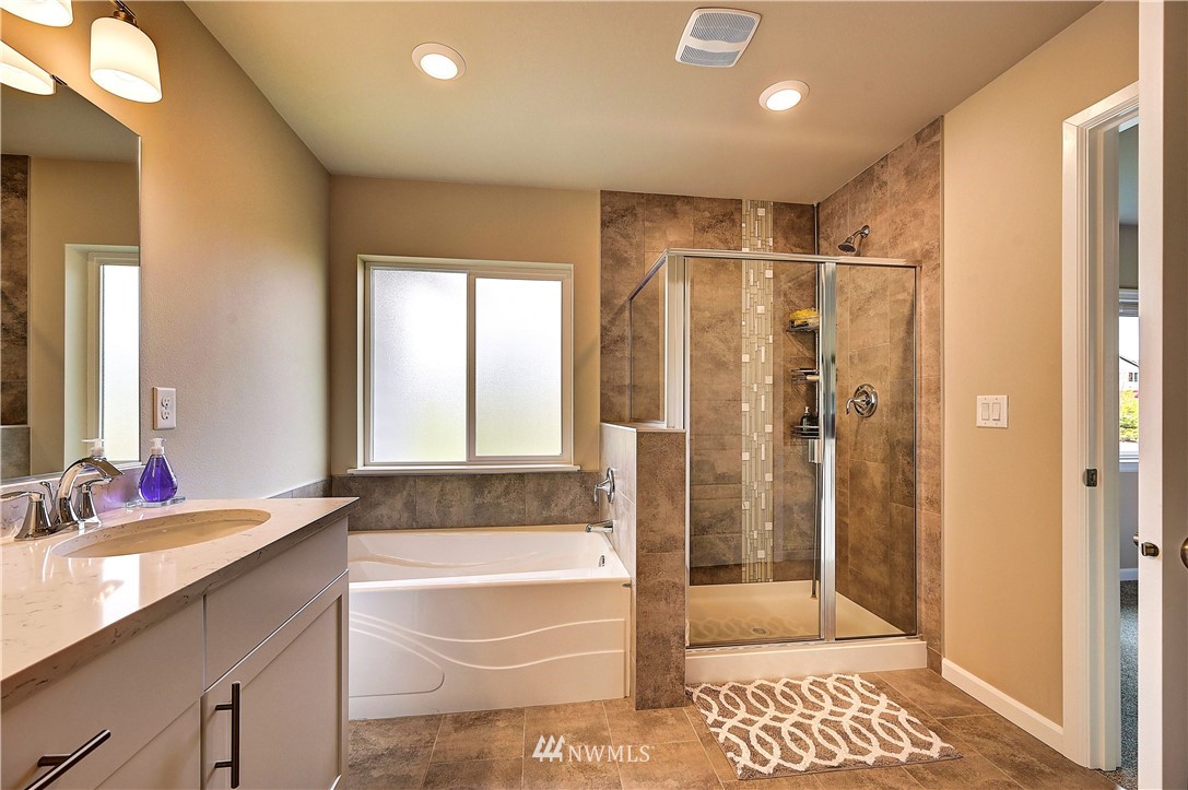 13712 Southeast 185th Way Renton, WA 98058 - Photo 12 of 24 Gallery Image 12