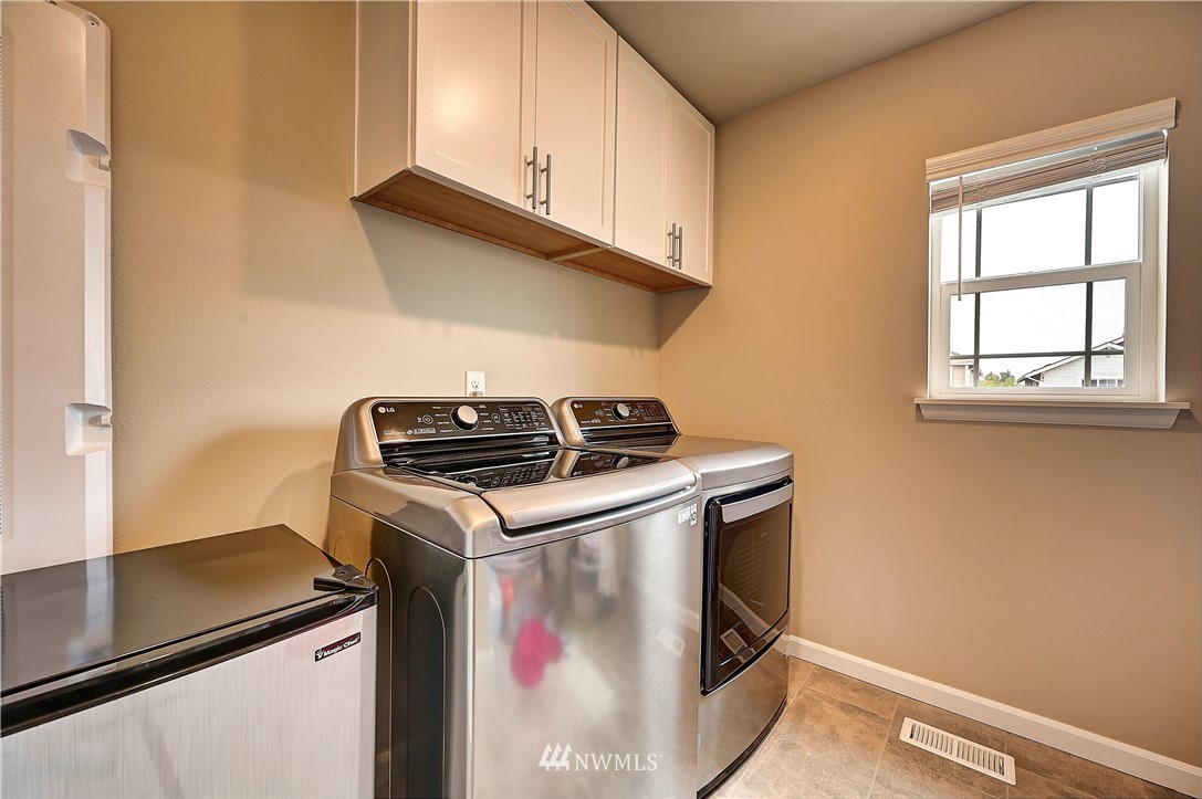 13712 Southeast 185th Way Renton, WA 98058 - Photo 14 of 24 Gallery Image 14