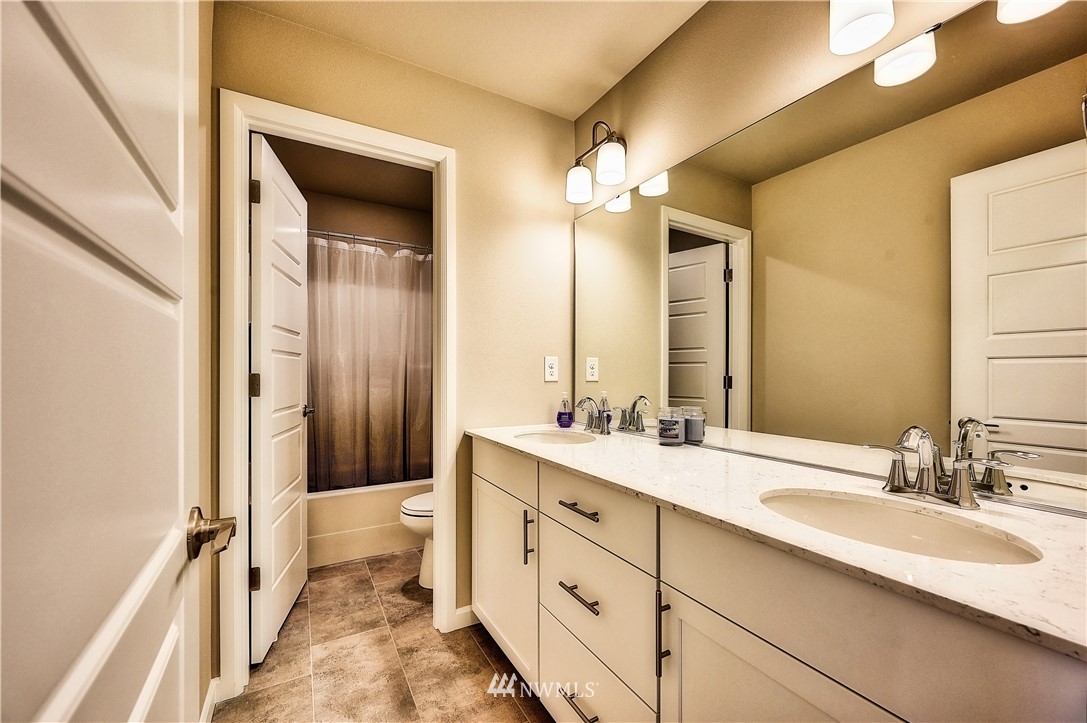 13712 Southeast 185th Way Renton, WA 98058 - Photo 16 of 24 Gallery Image 16