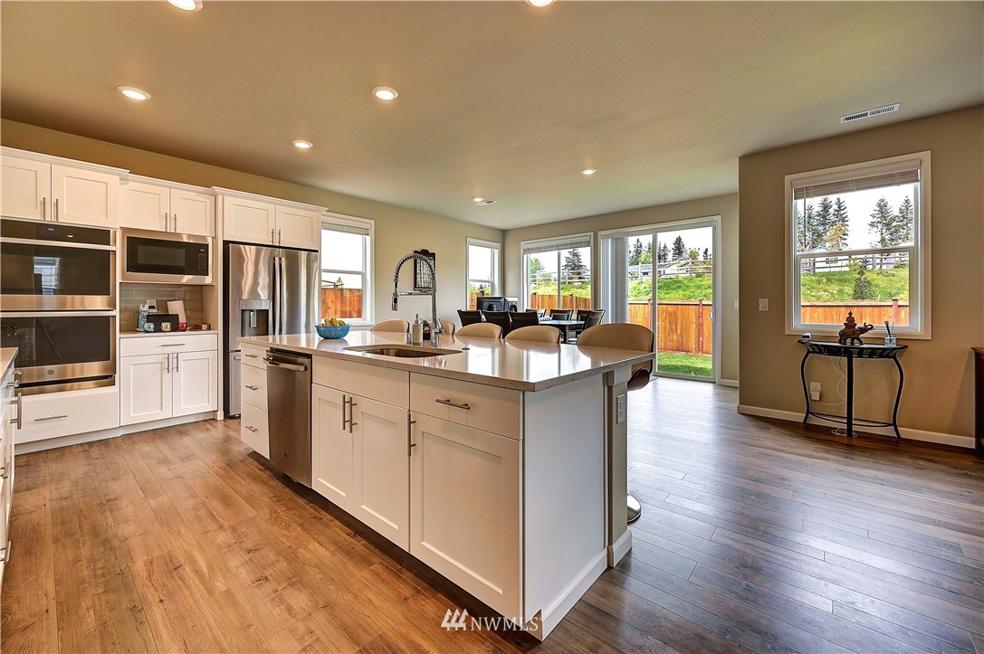 13712 Southeast 185th Way Renton, WA 98058 - Photo 4 of 24 Gallery Image 4