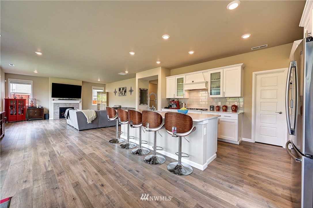13712 Southeast 185th Way Renton, WA 98058 - Photo 6 of 24 Gallery Image 6