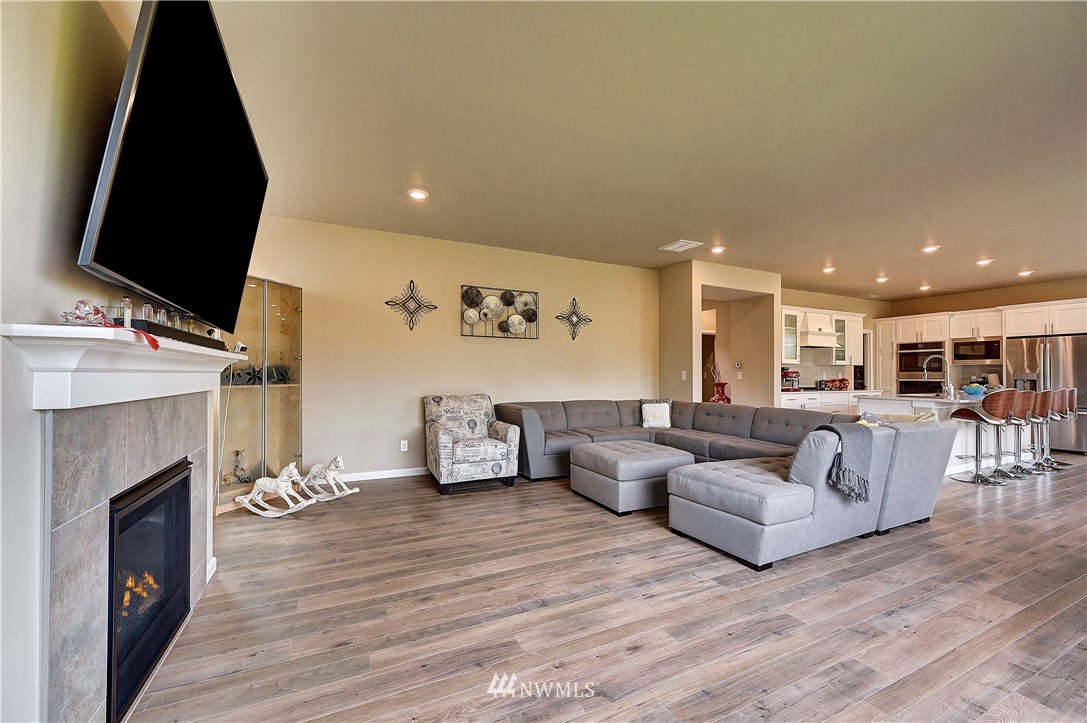 13712 Southeast 185th Way Renton, WA 98058 - Photo 7 of 24 Gallery Image 7