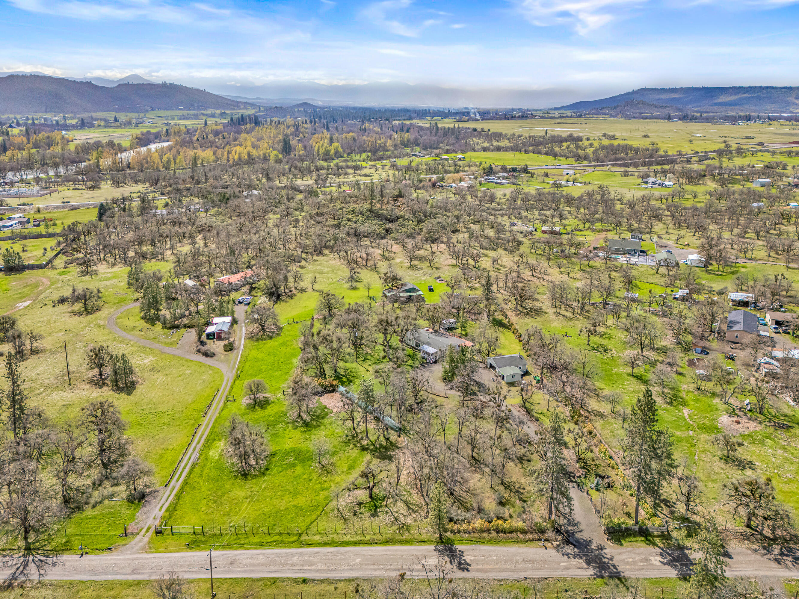 349 Capri Drive Eagle Point, OR 97524 - Photo 54 of 54 DJI_20250402121909_0046_D