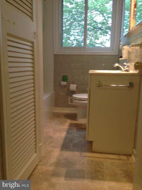 1366 Deanwood Road Baltimore, MD 21234 - Photo 13 of 21 Bath