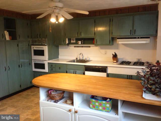 1366 Deanwood Road Baltimore, MD 21234 - Photo 6 of 21 Kitchen
