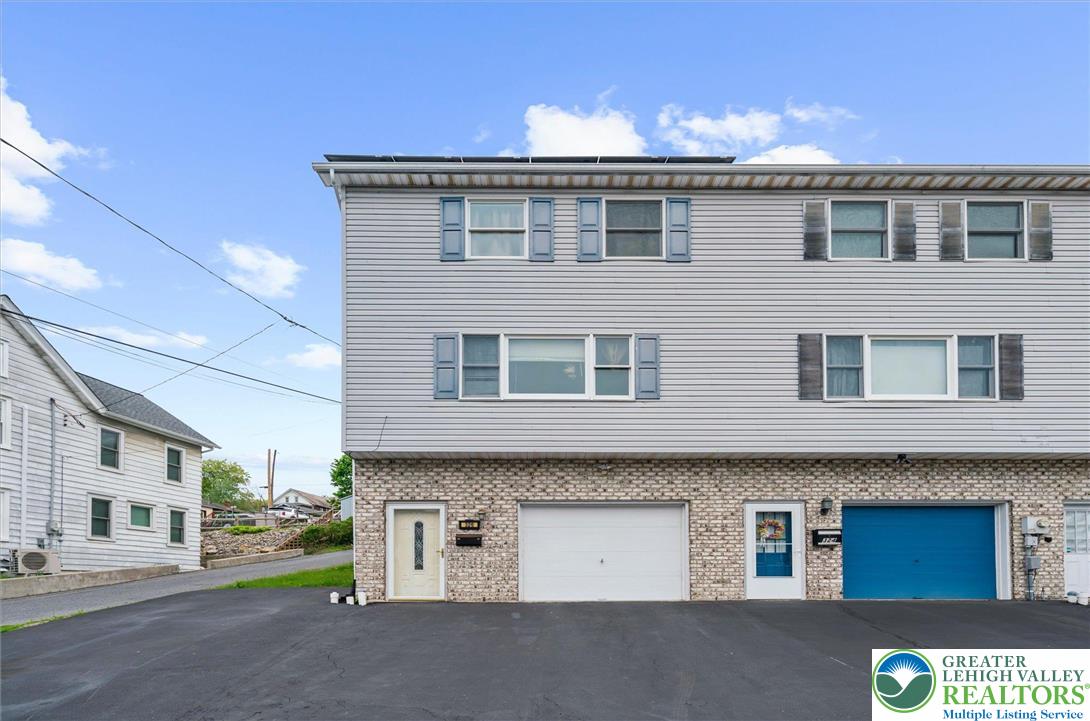 326 Chestnut Street Slatington, PA 18080 - Photo 2 of 28
