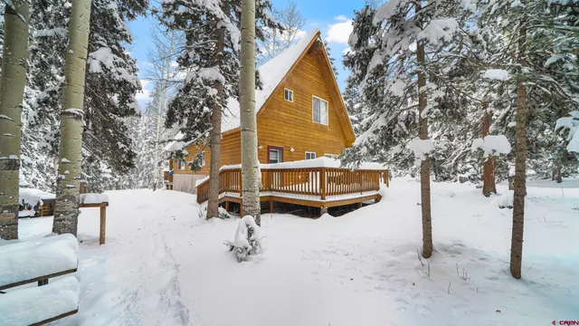a view of outdoor space yard and garage